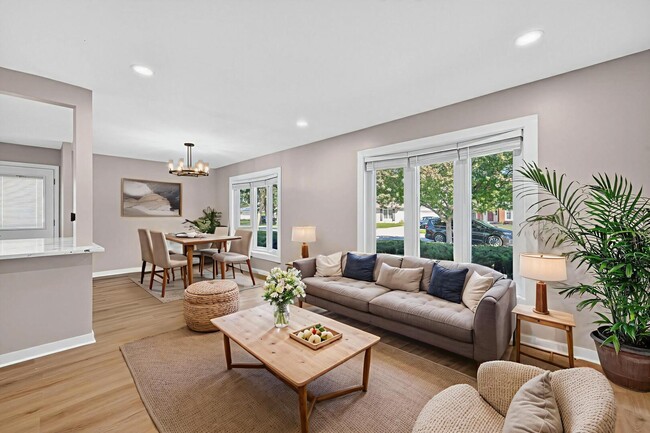 1813 W Pheasant Trail in Mount Prospect, IL - Building Photo - Building Photo