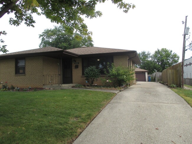 1606 Dearborn St in Crest Hill, IL - Building Photo - Building Photo