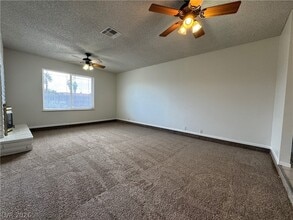 5791 Brisbane Pl in Las Vegas, NV - Foto de edificio - Building Photo