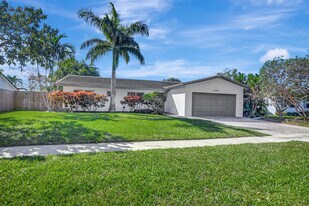 1300 SW 13th St in Boca Raton, FL - Building Photo