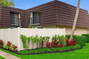 7716 77th Way in West Palm Beach, FL - Building Photo