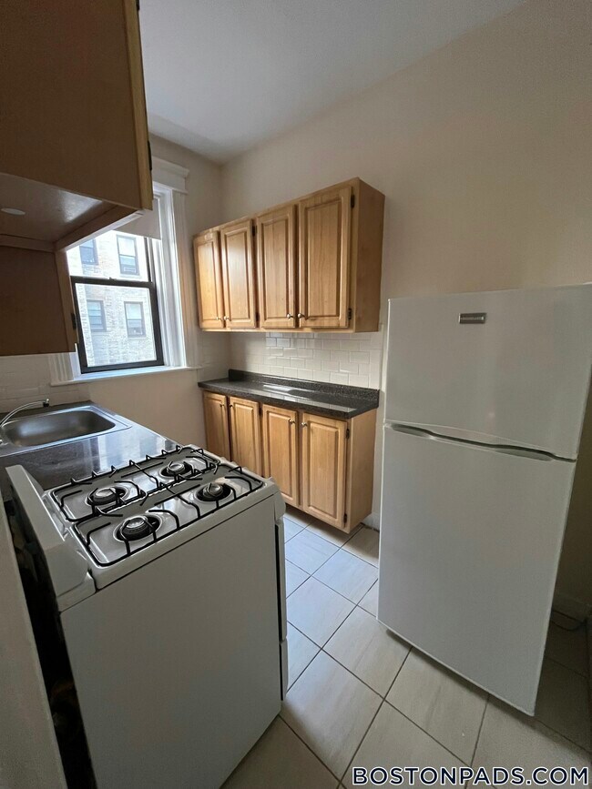 1148 Commonwealth Ave, Unit 11