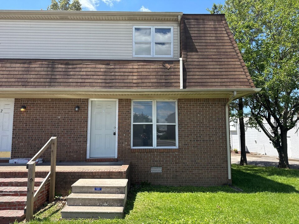 109 Lakeview Dr in Paducah, KY - Building Photo