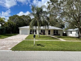 2063 34th Ave in Vero Beach, FL - Building Photo