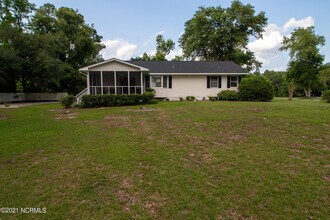 107 Pine Needle Cir in Cape Carteret, NC - Building Photo - Building Photo