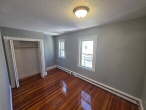 14 Seagirt Ave, Unit 1 in Saugus, MA - Foto de edificio - Building Photo