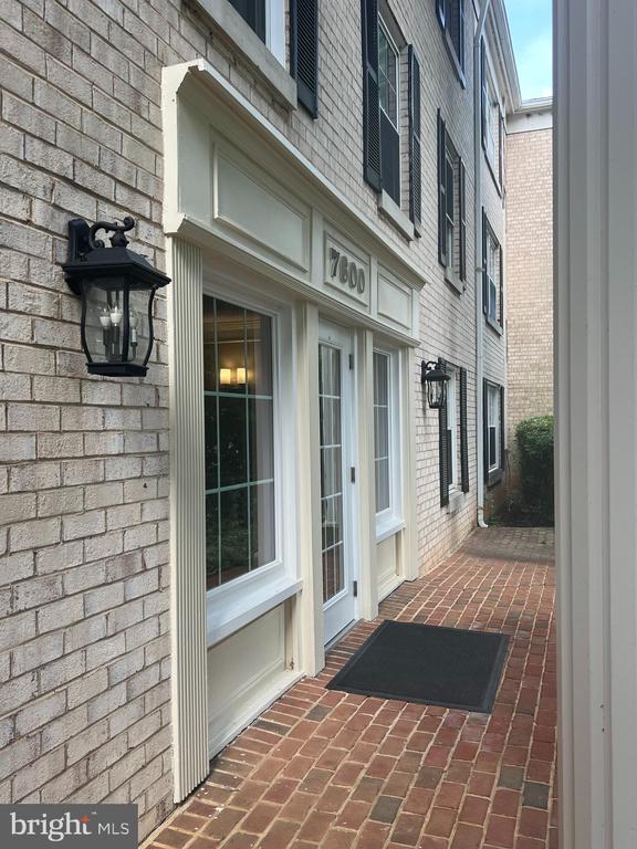7600 Tremayne Pl in McLean, VA - Foto de edificio - Building Photo