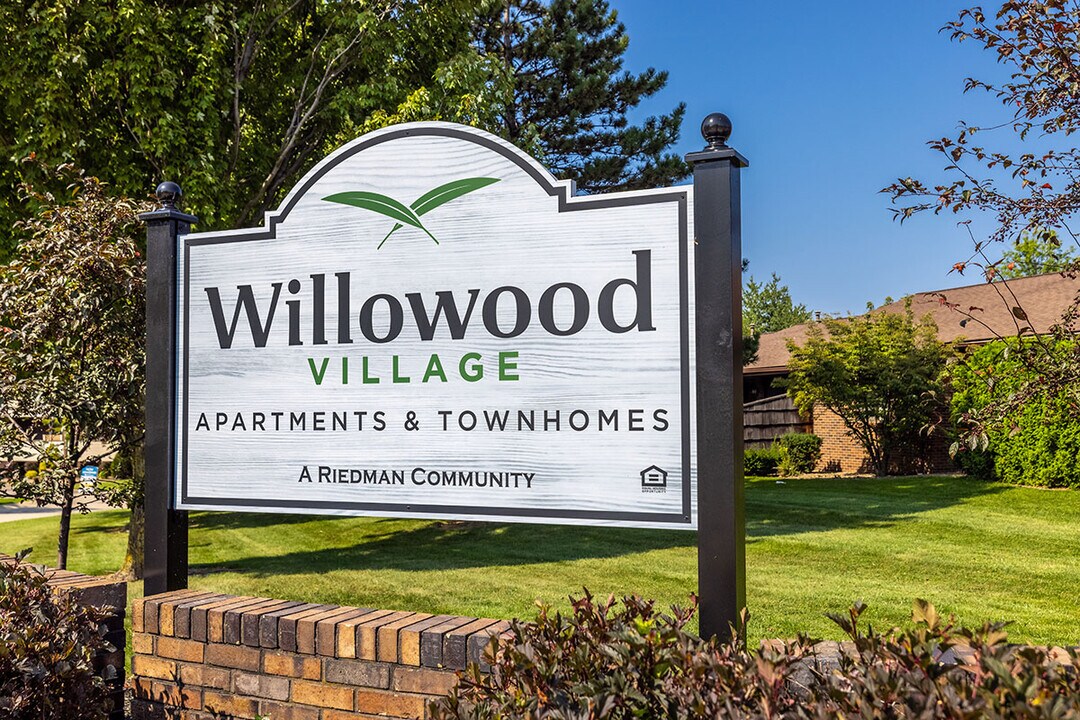 Willowood Village Apartments & Townhomes in Erie, PA - Foto de edificio