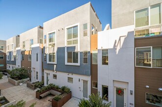 1920 S Pacific Coast Hwy, Unit 107 in Redondo Beach, CA - Foto de edificio - Building Photo