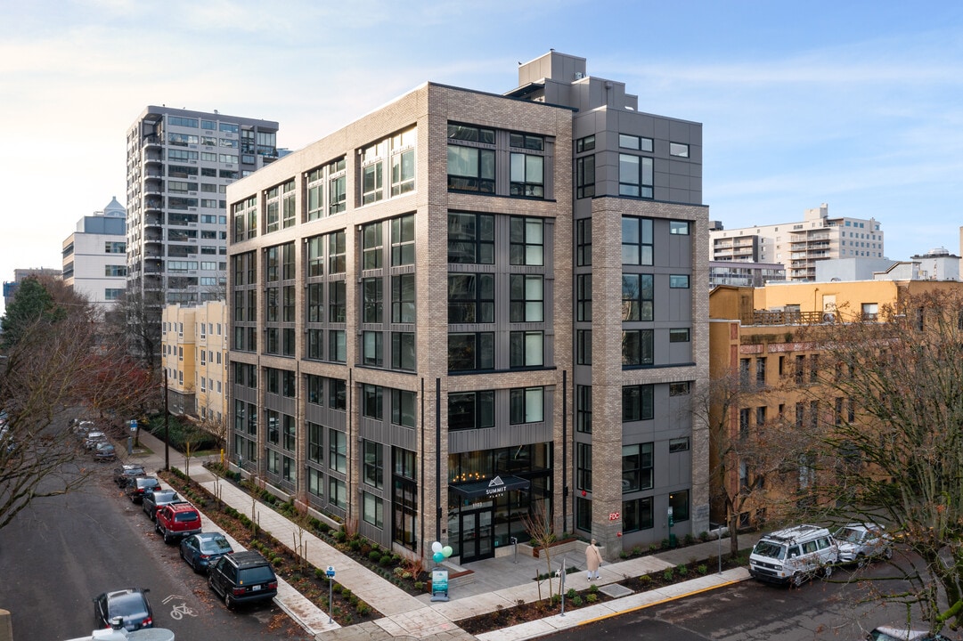 Summit Flats Contemporary Studios & Lofts in Seattle, WA - Building Photo