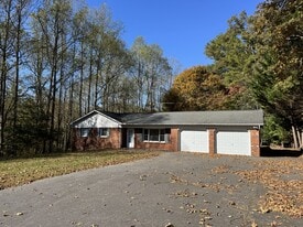 973 Jim Caudill Rd in Wilkesboro, NC - Building Photo
