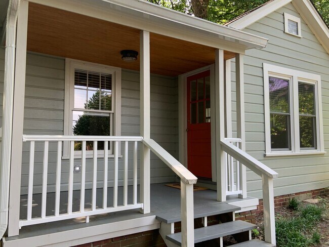 905 W McGee St in Greensboro, NC - Foto de edificio - Building Photo
