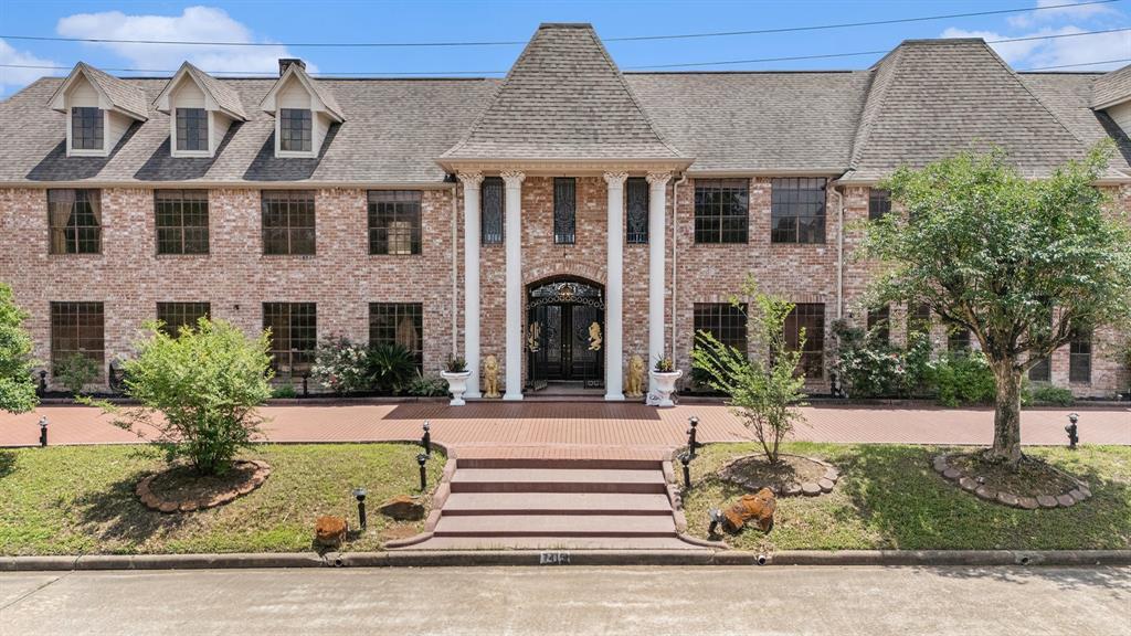 7415 Naremore Dr in Spring, TX - Building Photo