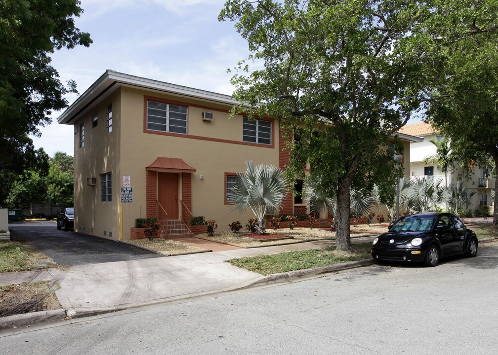 40 Antilla Ave in Coral Gables, FL - Foto de edificio