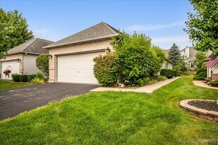 805 Thornwood Dr in St. Charles, IL - Building Photo