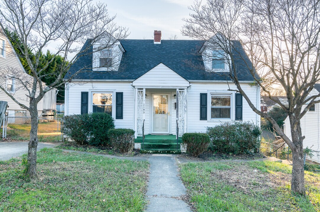 1145 Lindsay St in Lynchburg, VA - Foto de edificio