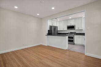 2828 Avenel St in Los Angeles, CA - Building Photo - Building Photo
