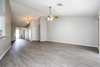2421 Cedarcrest Pl in Valrico, FL - Foto de edificio - Building Photo