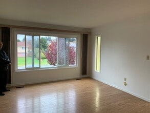 789 Arncote Ave in Victoria, BC - Building Photo - Building Photo