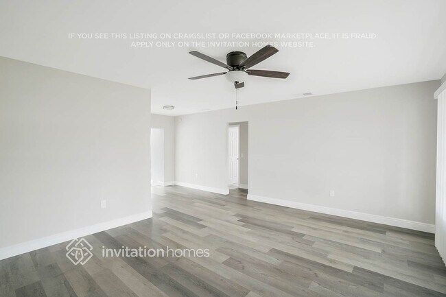 2925 NW 69th Ave in Sunrise, FL - Foto de edificio - Building Photo