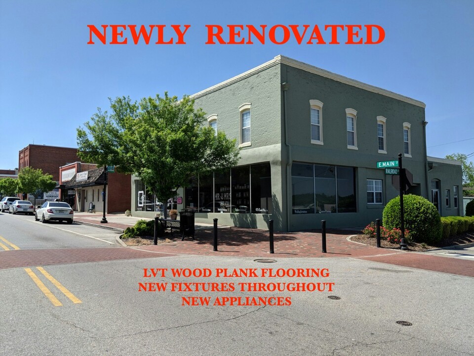 65 E Main St-Unit -Apt 2 in Statesboro, GA - Building Photo