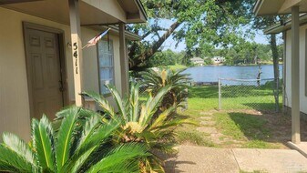 5411 E Shore Dr in Pensacola, FL - Building Photo