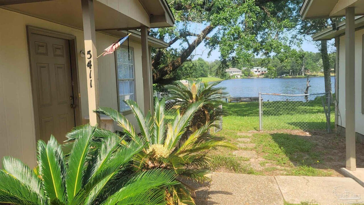 5411 E Shore Dr in Pensacola, FL - Building Photo