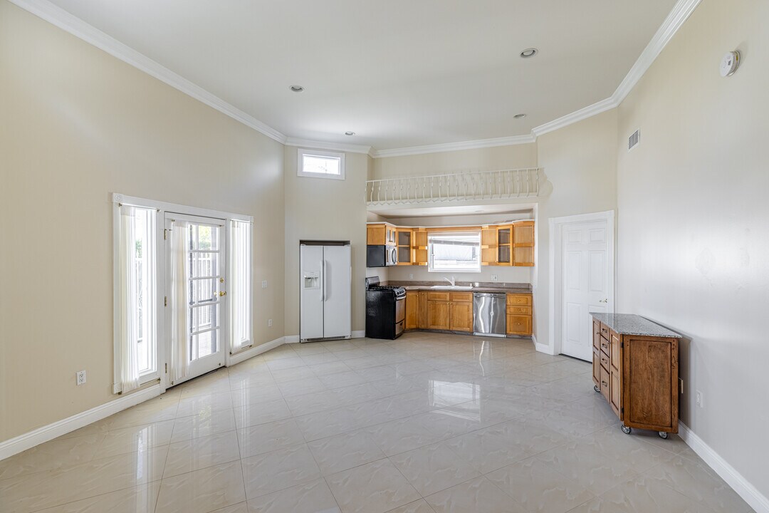 5508 Wilbur Ave in Los Angeles, CA - Building Photo