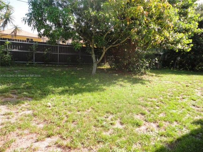 3510 NW 208th Terrace in Miami Gardens, FL - Building Photo - Building Photo