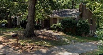 221 Mimosa Dr in Decatur, GA - Building Photo