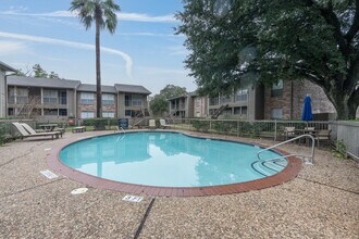 The Bellfort in Houston, TX - Foto de edificio - Building Photo