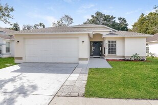 11006 Kenmore Dr in New Port Richey, FL - Building Photo