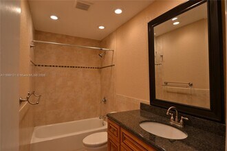 10241 NW 35th St in Coral Springs, FL - Foto de edificio - Building Photo