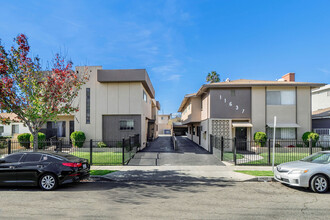 11637 Eucalyptus Ave in Hawthorne, CA - Building Photo - Building Photo