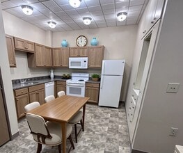 Madison Street Apartments in Topeka, KS - Building Photo - Building Photo