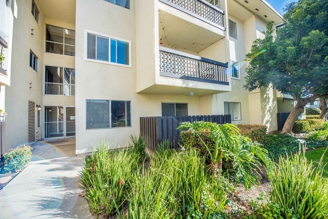 12200 Montecito Rd in Seal Beach, CA - Building Photo - Building Photo