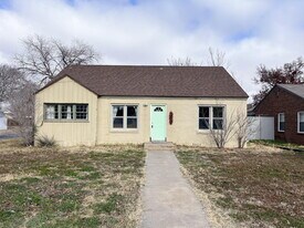 1724 28th St in Lubbock, TX - Building Photo