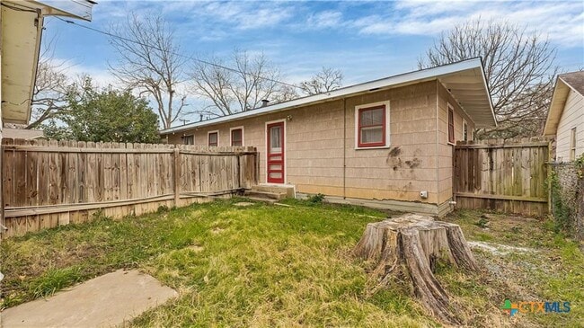 property at 838 W Coll St