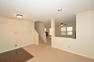 8234 Gathering Cir in Indianapolis, IN - Foto de edificio - Building Photo