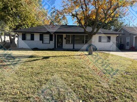 3008 Somerset Pl in Oklahoma City, OK - Building Photo