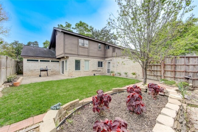 15754 Walkwood Dr in Houston, TX - Building Photo - Building Photo