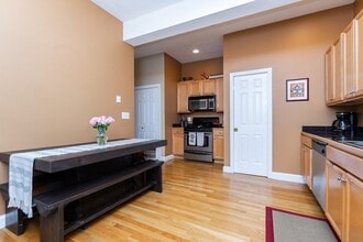 224 Salem St, Unit 5 in Medford, MA - Foto de edificio - Building Photo