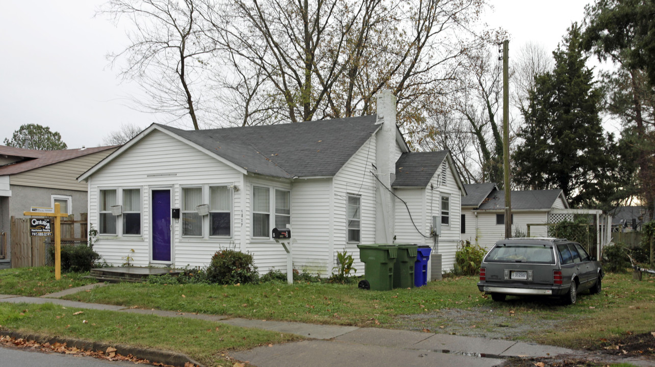 4829 Hampshire Ave in Norfolk, VA - Building Photo