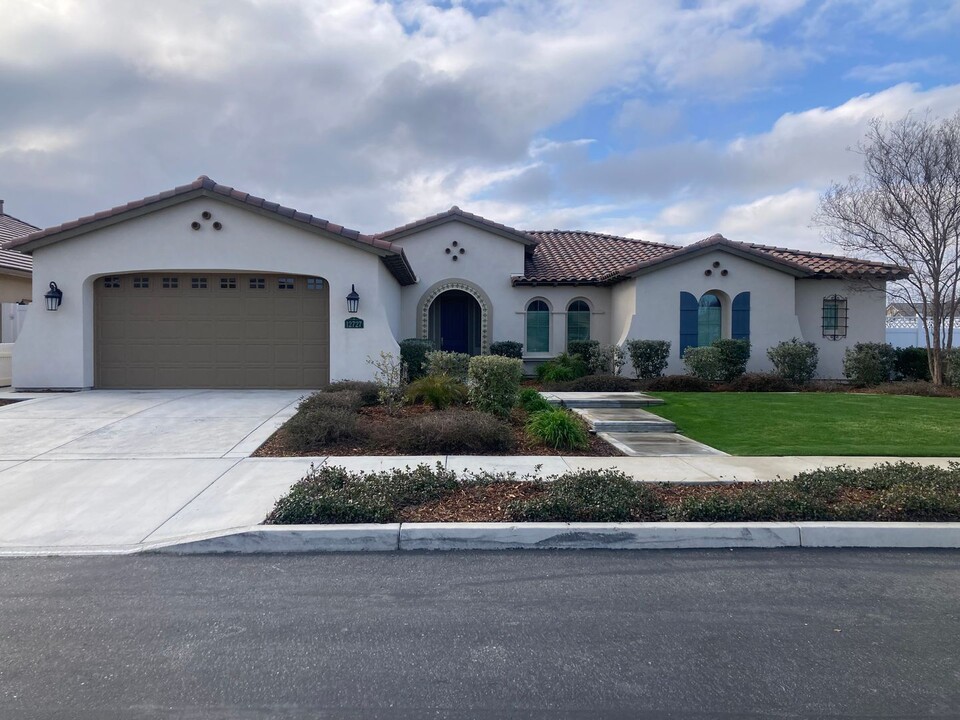12727 Medallion Dr in Bakersfield, CA - Foto de edificio
