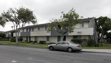 Newland Garden in Garden Grove, CA - Foto de edificio - Building Photo