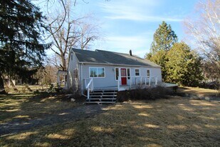 10002 N Whitworth Dr in Spokane, WA - Building Photo