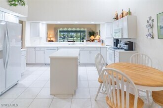 8500 Mystic Greens Way in Naples, FL - Foto de edificio - Building Photo