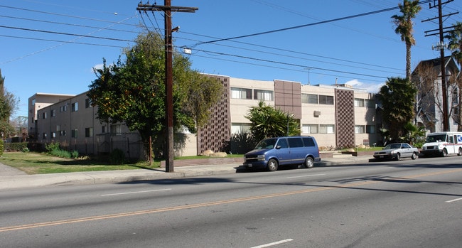 Parkwood Meadow in Van Nuys, CA - Building Photo - Building Photo