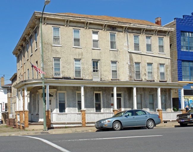 100 N Oak St in Mount Carmel, PA - Building Photo - Building Photo