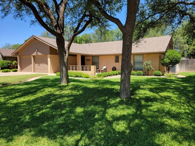 property at 4649 Applewood Dr